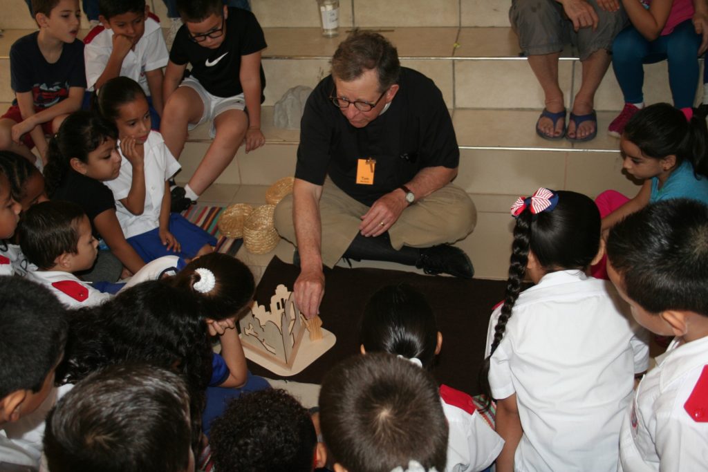 Tom Blackmon teaches children in Honduras